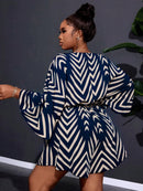 Macaquinho Casual Estampado com Gola V Raquel